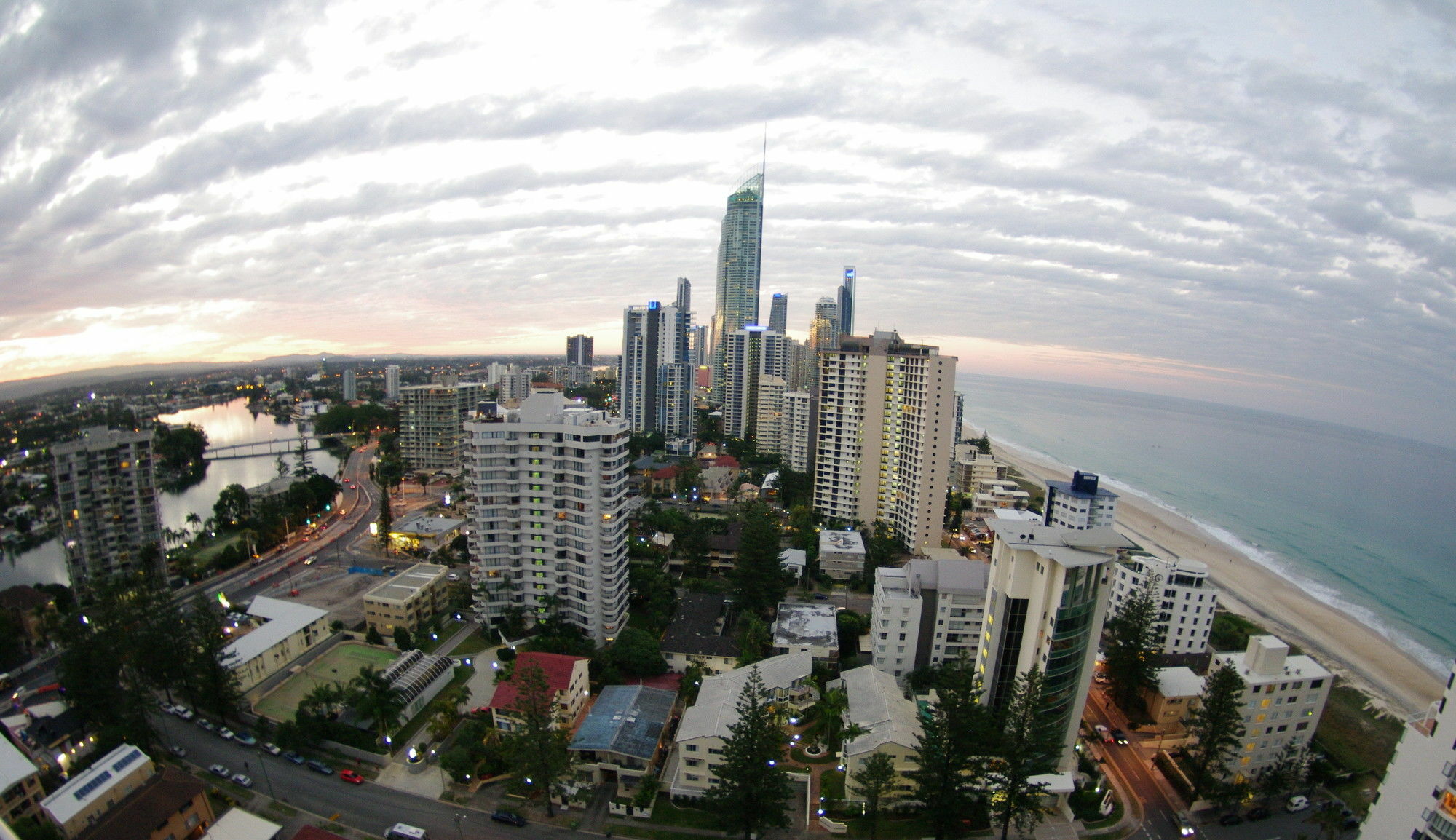 Marriner Views Aparthotel Gold Coast Buitenkant foto